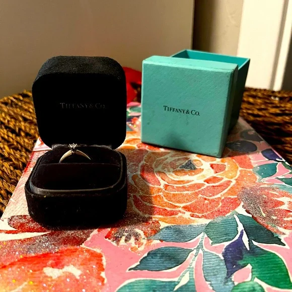 Tiffany Diamond Ring Platinum - Picture 5 of 9